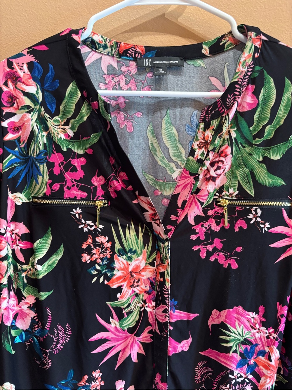 INC International Concepts Black Floral V-Neck Long Sleeve Top Size 1X - Picture 3 of 8
